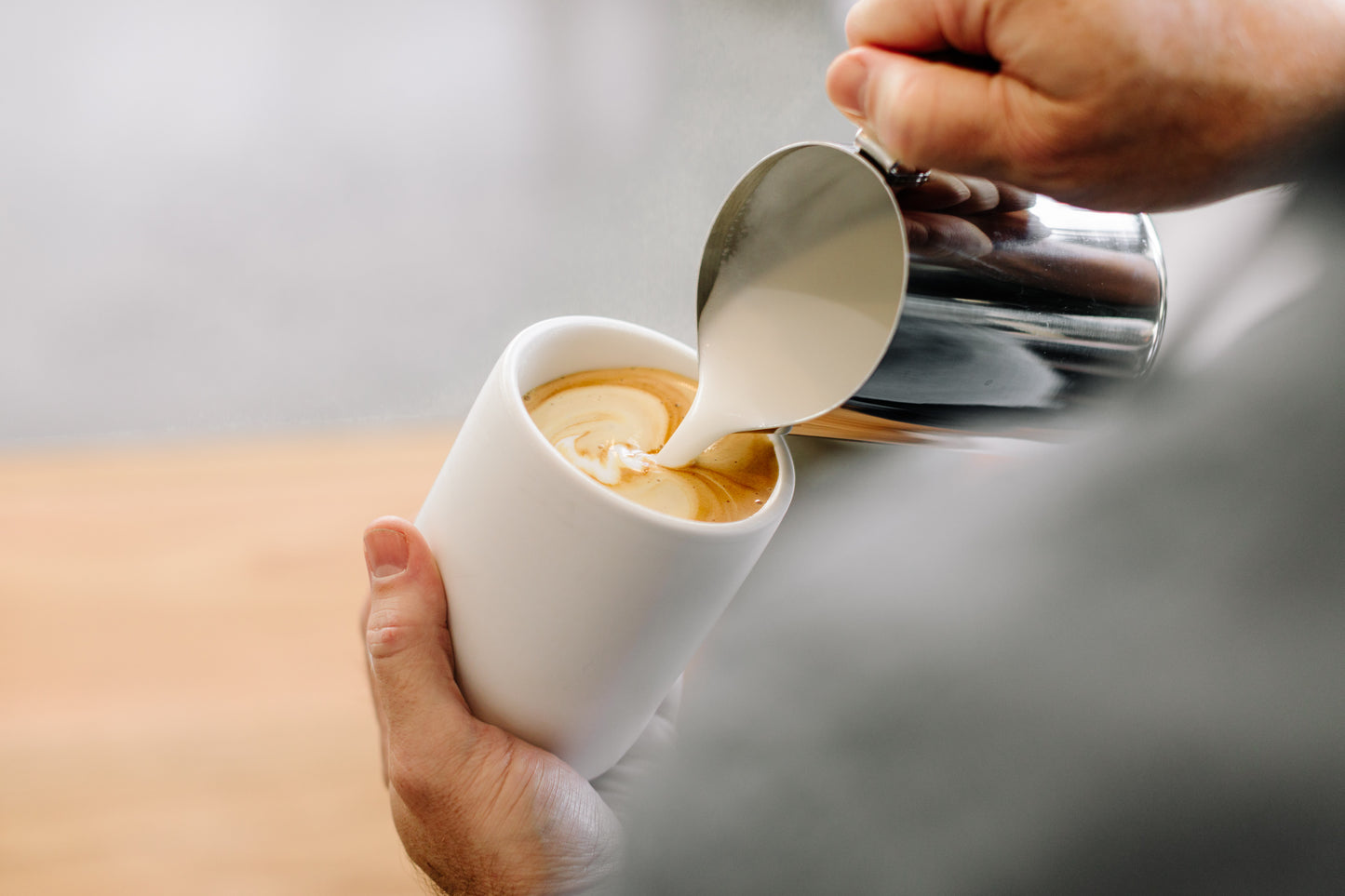 EDDY PITCHER - 18OZ Acero Pulido