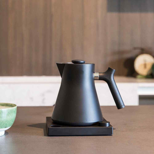 Tetera Corvo EKG Matte Black con control de temperatura (220v)